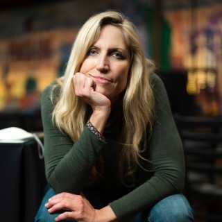 Laurie Kilmartin, stand-up comedian